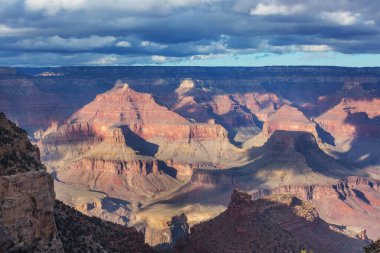 Büyük Kanyon 'un resimli manzaraları, Arizona, ABD. Güzel doğal arka plan. Gün doğumu görünümü.
