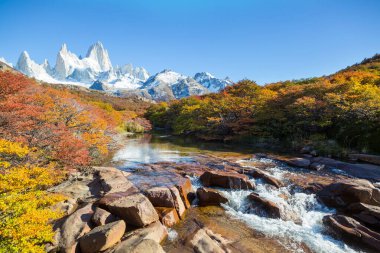 Patagonya dağlarında sonbahar sezonu, Güney Amerika, Arjantin