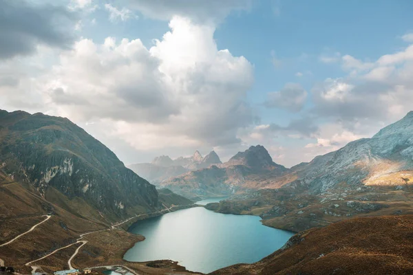 Cordillera Blanca 'da güzel dağlar, Peru, Güney Amerika