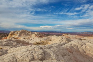 Vermilion Cliffs Ulusal Anıtı. Gün doğumunda manzara manzarası. Alışılmadık dağ manzarası. Güzel doğal arkaplan.
