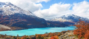 Patagonya dağlarında sonbahar sezonu, Güney Amerika, Arjantin