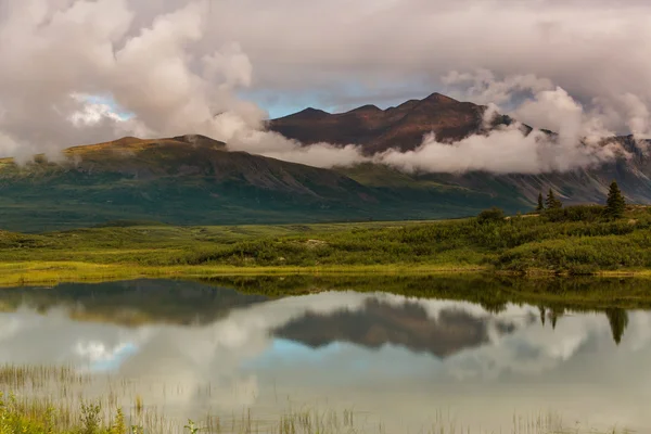 Paisagem de montanha no Alasca — Fotografia de Stock