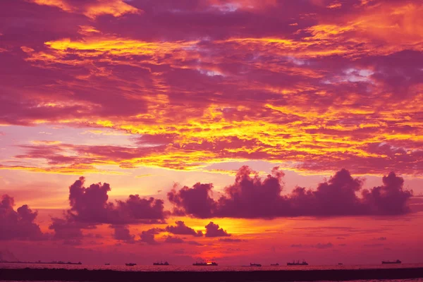 Zonsondergang in de zeekust — Stockfoto