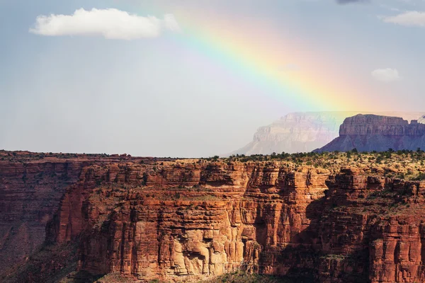 Arco-íris acima do Grand Canyon — Fotografia de Stock