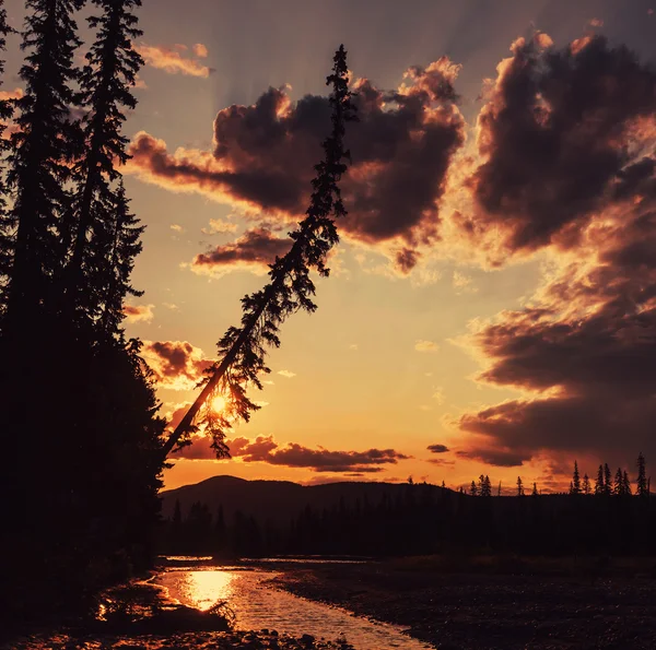 Сцена заходу сонця в горах — стокове фото