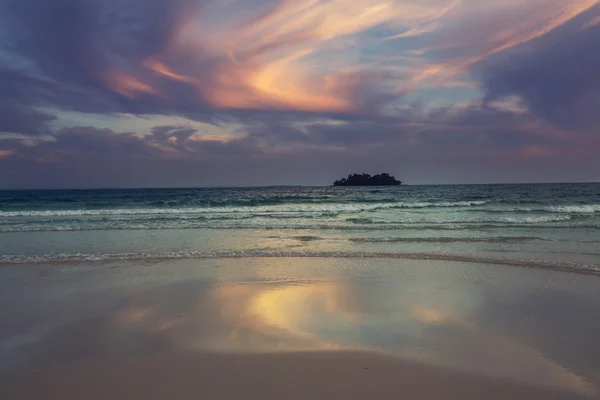 Serenity tropical beach — Stock Photo, Image