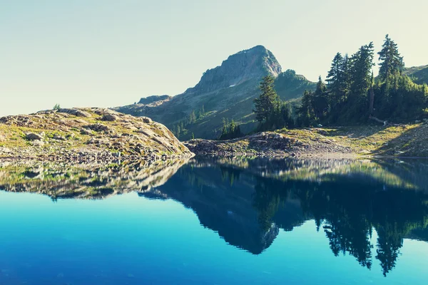 Ann lago e montanha Shuksan — Fotografia de Stock