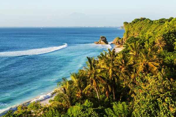 Tropická pláž v bali — Stock fotografie