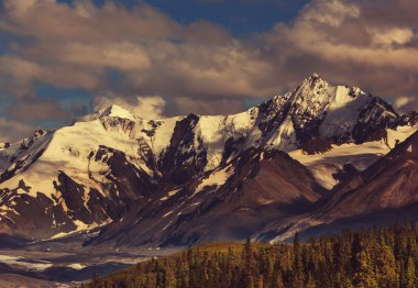 karla kaplı dağlar Alaska