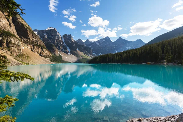 Piękne jezioro Moraine — Zdjęcie stockowe