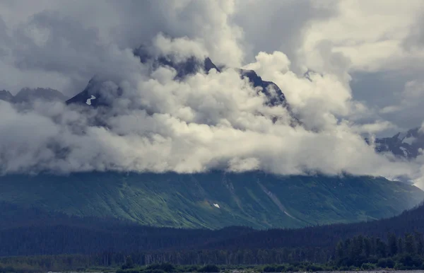 Alaska'da güzel dağlar — Stok fotoğraf