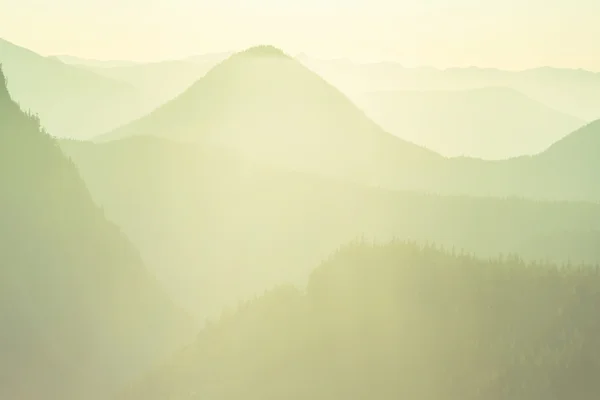 Mooie bergen silhouetten — Stockfoto