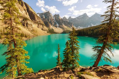 Banff Ulusal Parkı 'ndaki Moraine Gölü