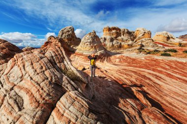 Beyaz cep yürüyüş adama