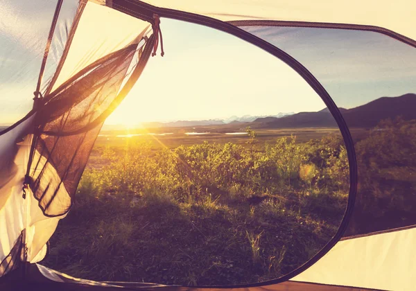 Tenda aperta in montagna — Foto Stock