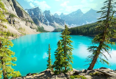 Banff Ulusal Parkı 'ndaki Moraine Gölü
