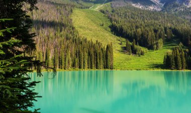 Serenity Emerald Gölü