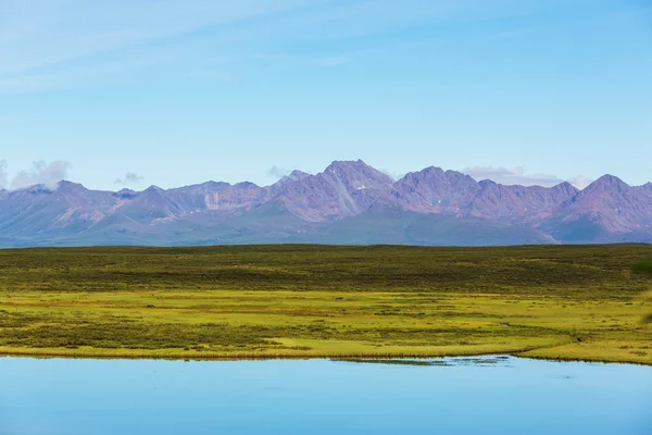 Lago de la serenidad en Alaska — Foto de Stock