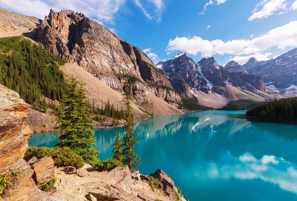 Jezioro Moraine w Parku Narodowym Banff — Zdjęcie stockowe