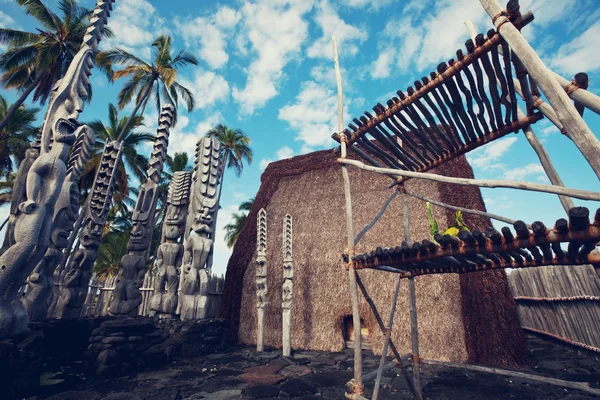 Tiki houtsnijwerk in Hawaï — Stockfoto