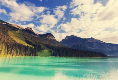 Serenity Emerald Gölü