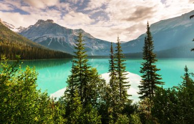 Serenity Emerald Gölü