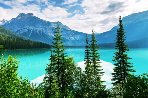 Serenity Emerald Lake — Stockfoto