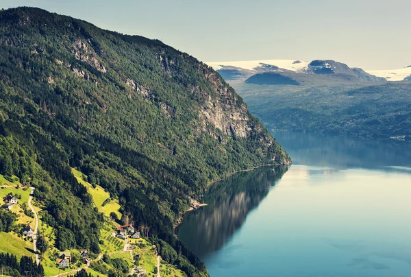 Lago de montaña en norway — Foto de Stock