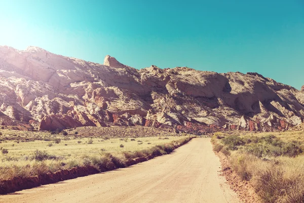 Strada in campagna prateria — Foto Stock