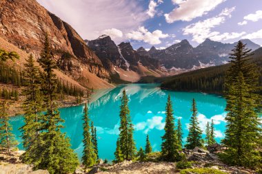 Banff Ulusal Parkı 'ndaki Moraine Gölü