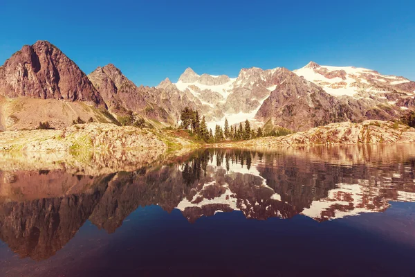 Ann lago e monte Shuksan — Fotografia de Stock