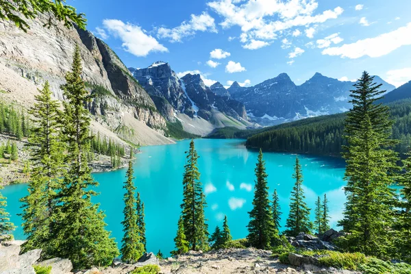 Mooie moraine lake in canada — Stockfoto