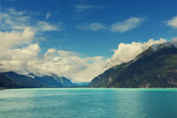 Lago de la serenidad en Canadá — Foto de Stock