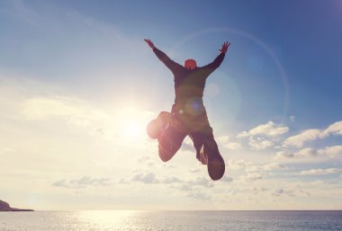 mutlu bir atlama adam