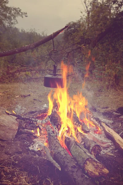 Açık ateş üzerinde pişirme — Stok fotoğraf