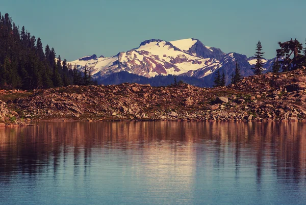 Ann Lake y mt. Shuksan. — Foto de Stock