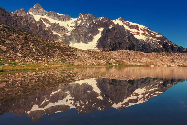 Ann Lake y mt. Shuksan. — Foto de Stock