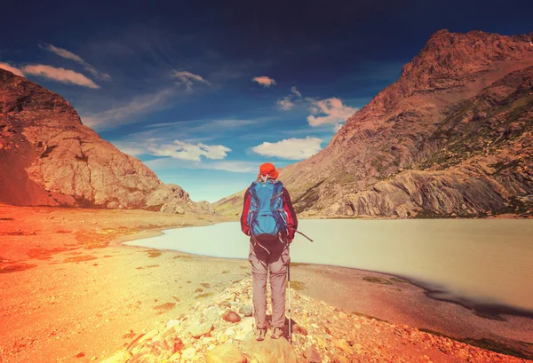 Muž turista v Patagonii — Stock fotografie