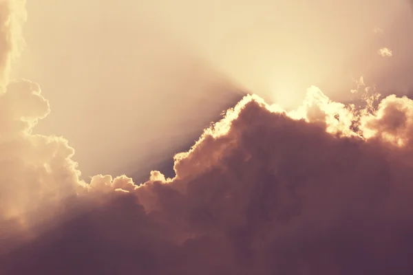 与乌云的日落景观 — 图库照片