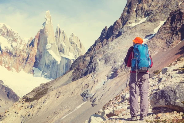 Hiker walking in Patagonia — Stock Photo, Image