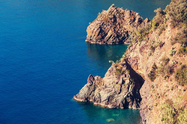 Beautiful rocky coastline — Stock Photo, Image