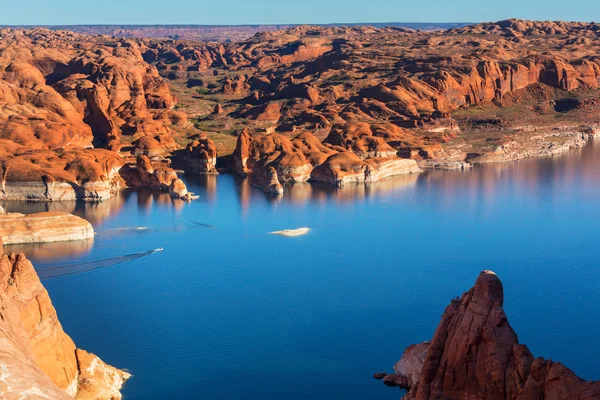 Viehättävä Lake Powell — kuvapankkivalokuva