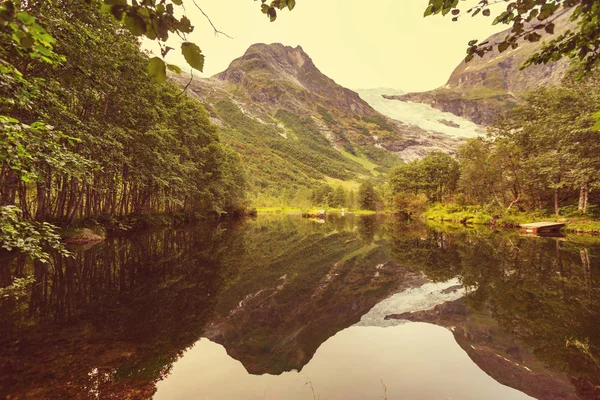 Mountain lake in Norway — Stock Photo, Image