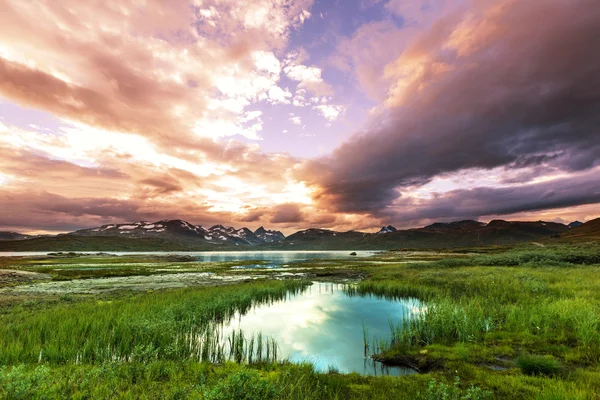 Hermosas montañas en Noruega —  Fotos de Stock