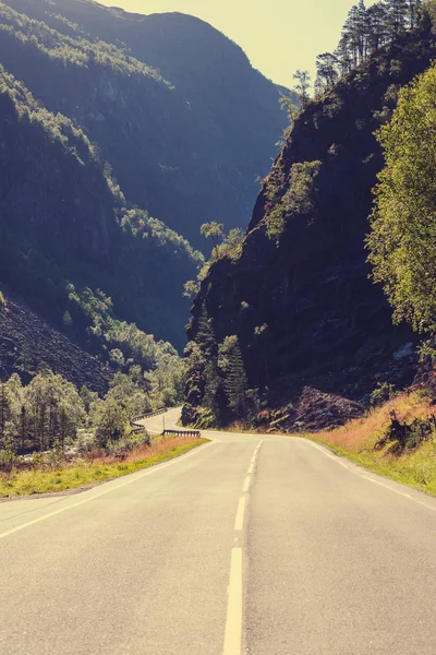 Asfaltová silnice v Norsku — Stock fotografie