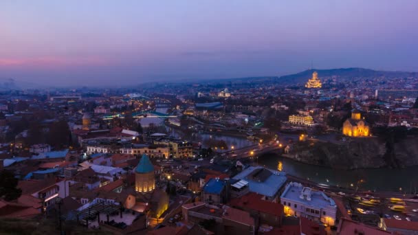 Историческая часть Тбилиси, вечер — стоковое видео