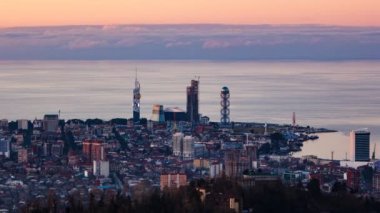 Gün batımı timelapse Batum cityscape pan sol