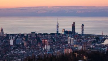 Gün batımı timelapse Batum cityscape pan değil