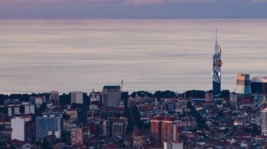 Gün batımı timelapse Batum cityscape pan değil
