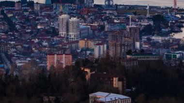 Gün batımı timelapse Batum cityscape pan yukarı